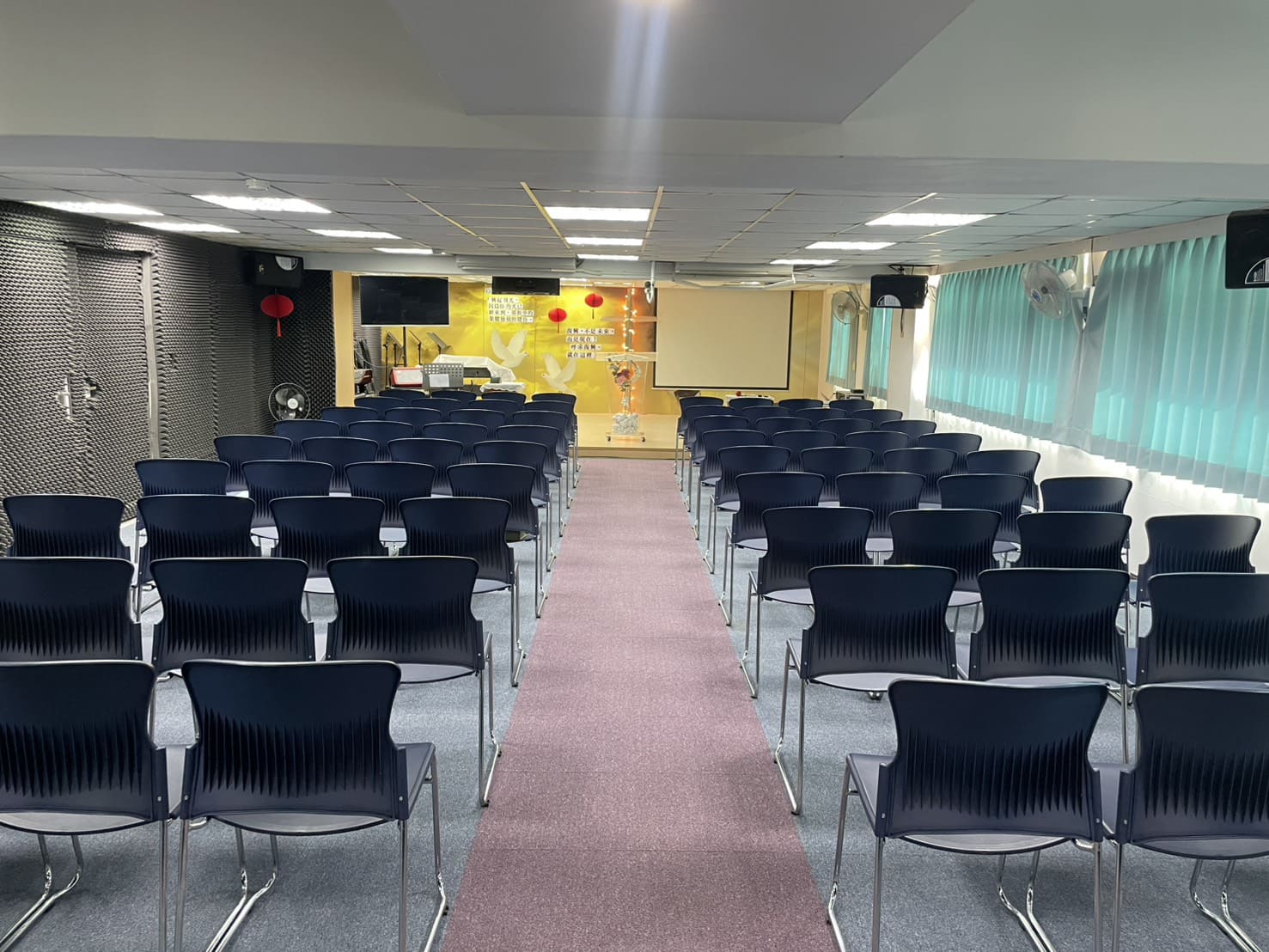 教會空間升級，經濟洽談椅 1602 百張出貨
