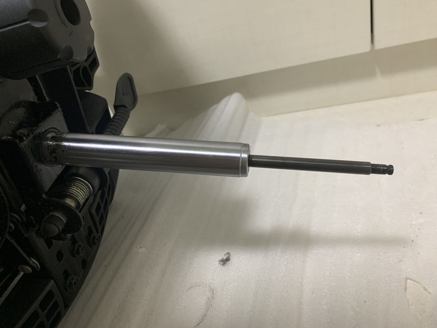 氣壓棒卡太死拆不下來