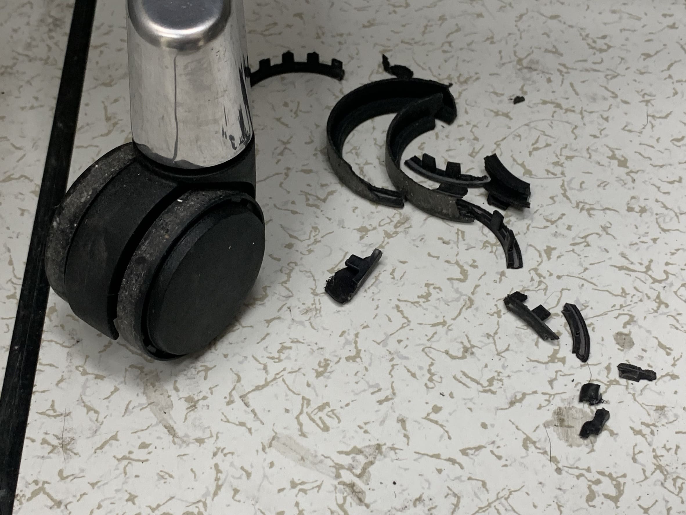 人體工學椅椅輪維修