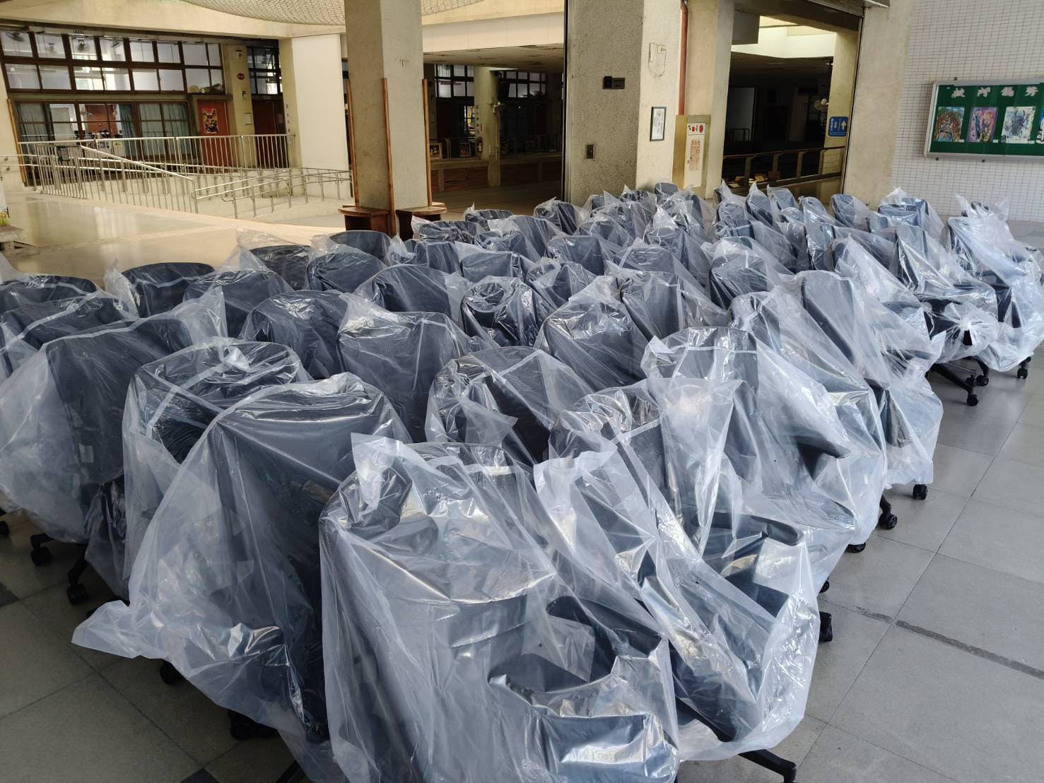 國小採購台灣好椅60張高級辦公椅 305