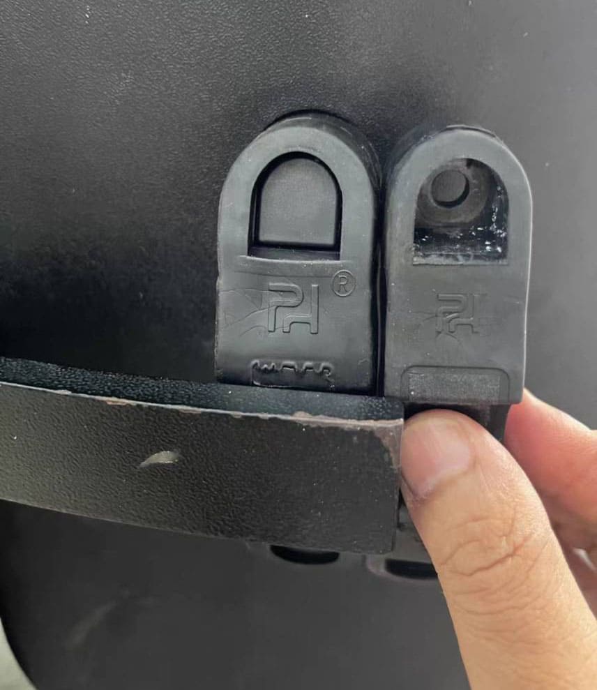 HUGM哈根雙背椅鈕鈕損壞