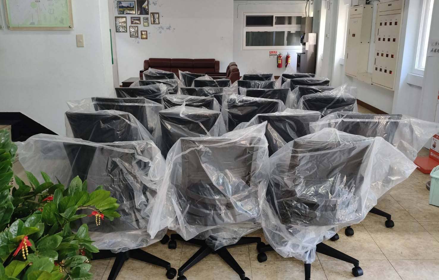 八十多張新椅進駐宿舍