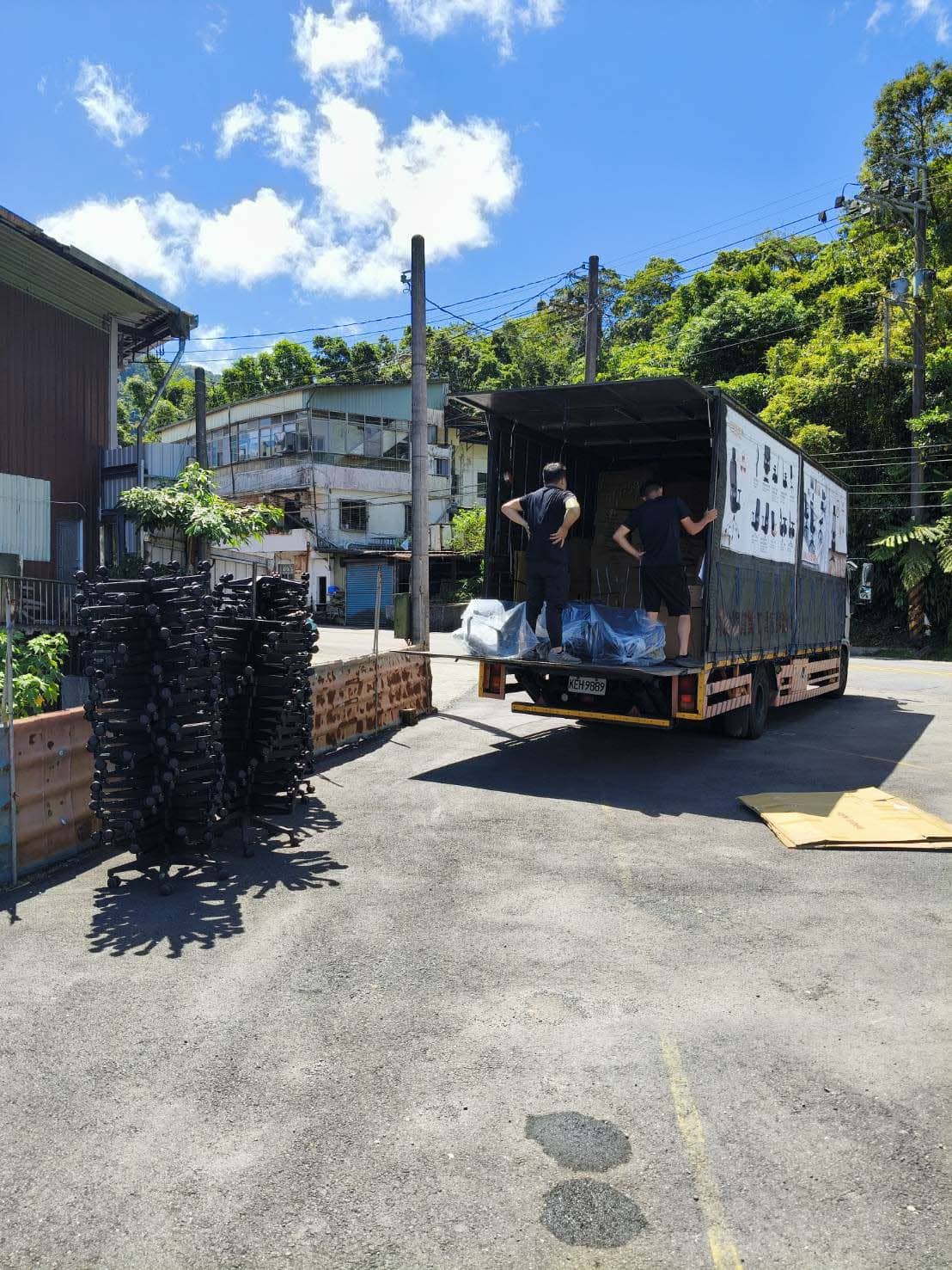 八十多張新椅進駐宿舍，打造最佳學習環境