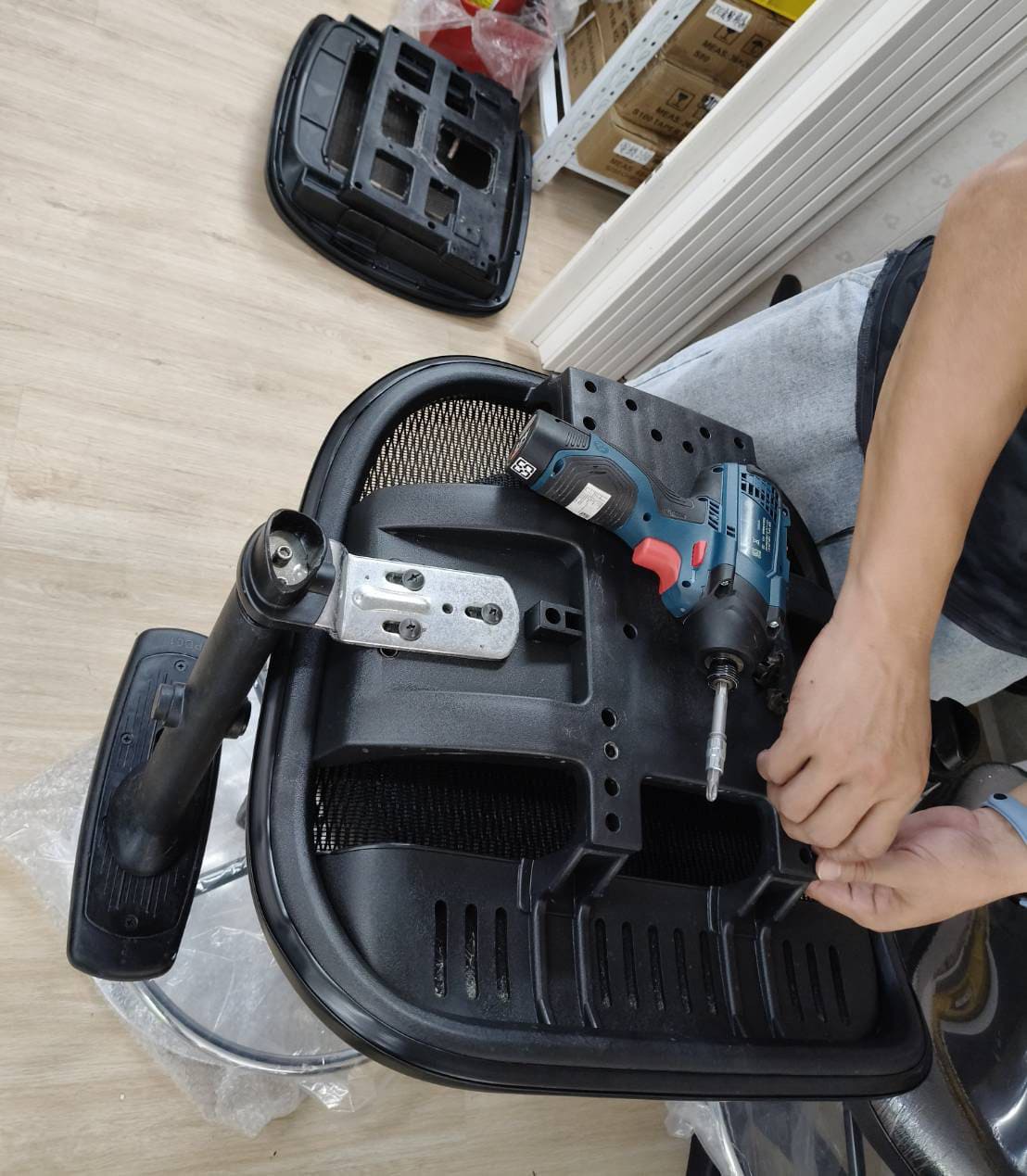 台灣好椅師傅現場更換人體工學椅椅墊