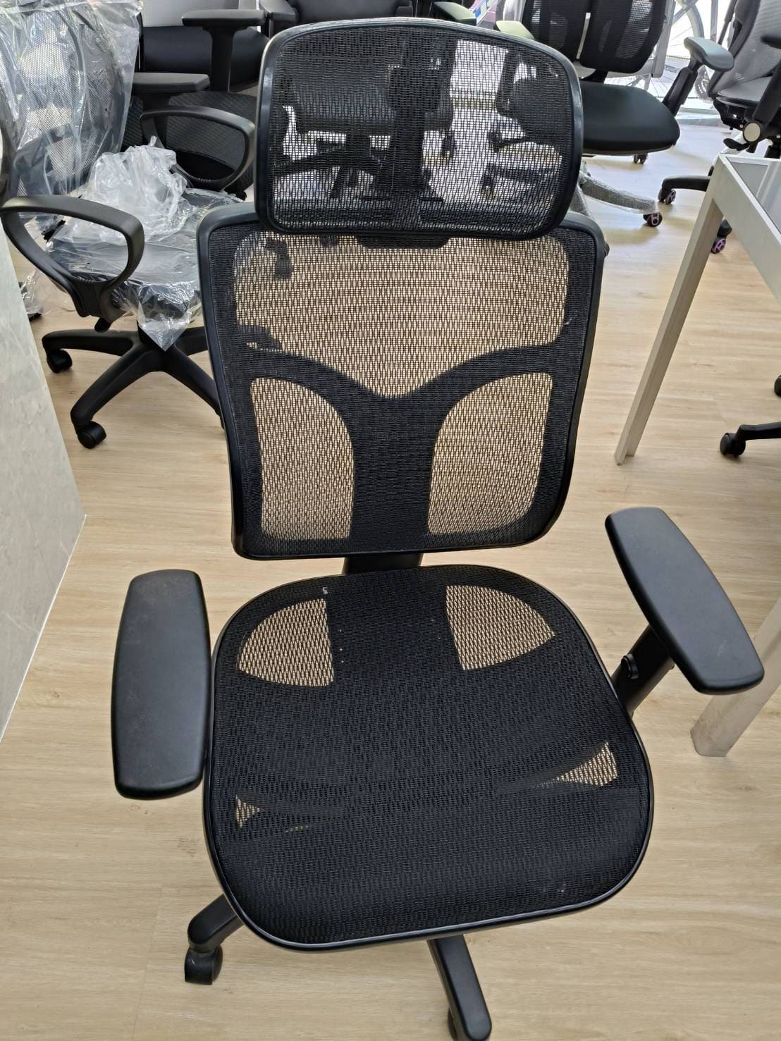 台灣好椅師傅現場更換人體工學椅坐墊