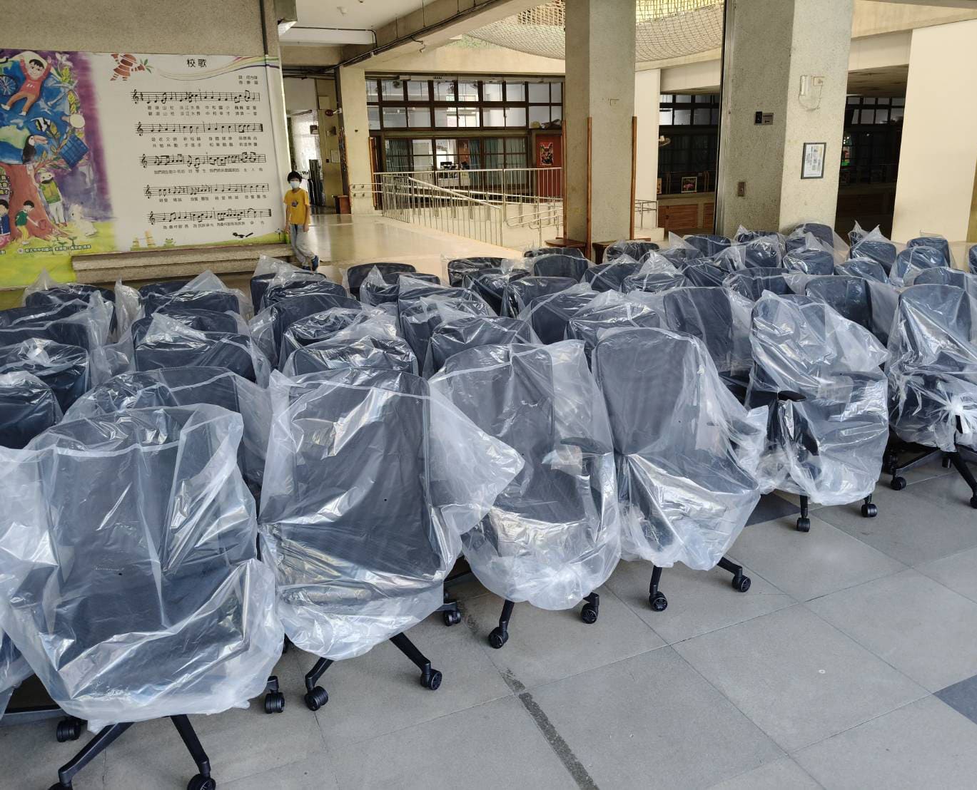 國小採購台灣好椅60張高級辦公椅 305