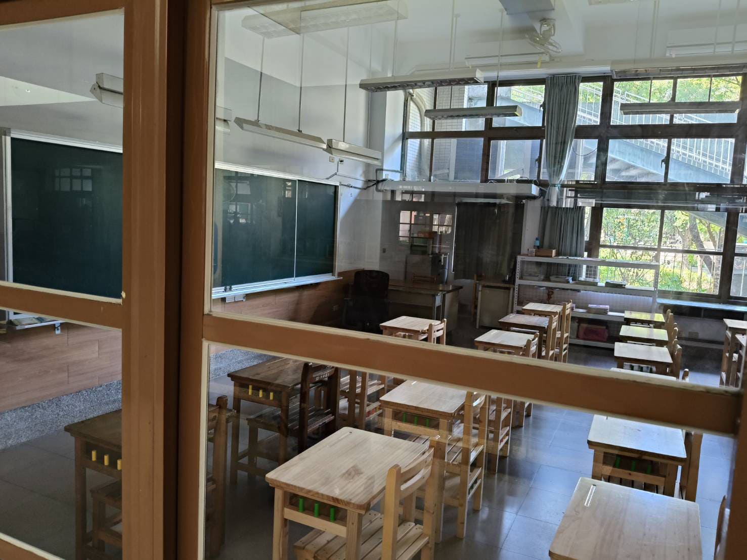 國小採購台灣好椅60張高級辦公椅 305