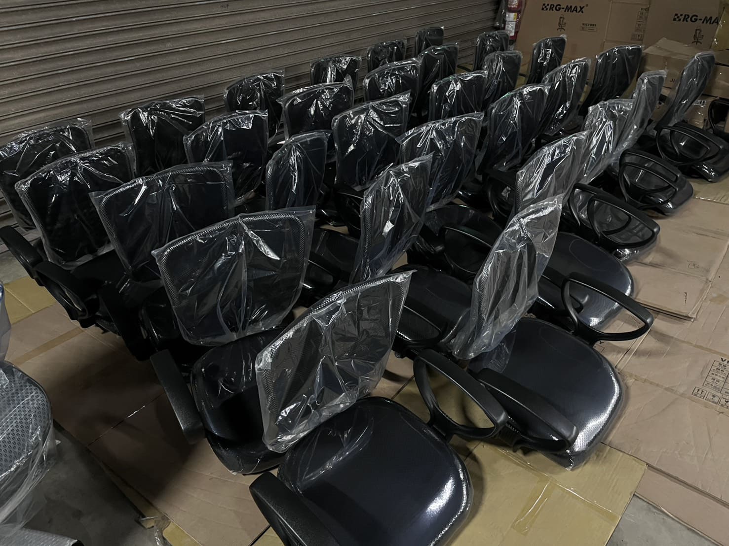 經濟電腦椅301順利出貨，台灣好椅交付50多張