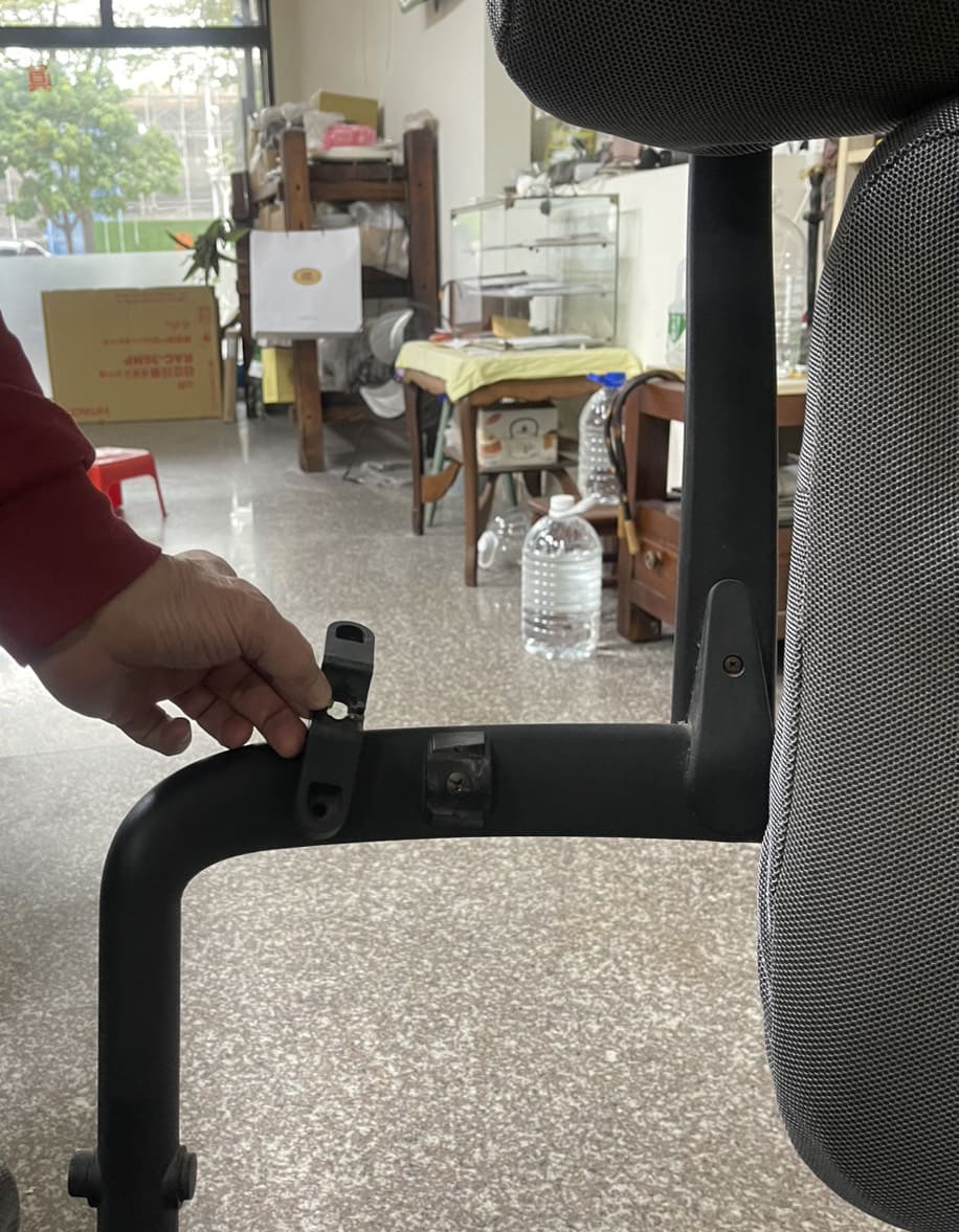 雙背椅妞妞零件損壞